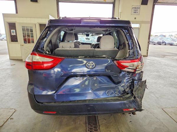 2019 TOYOTA SIENNA LE — DIRR