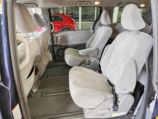 2019 TOYOTA SIENNA LE — PSRS
