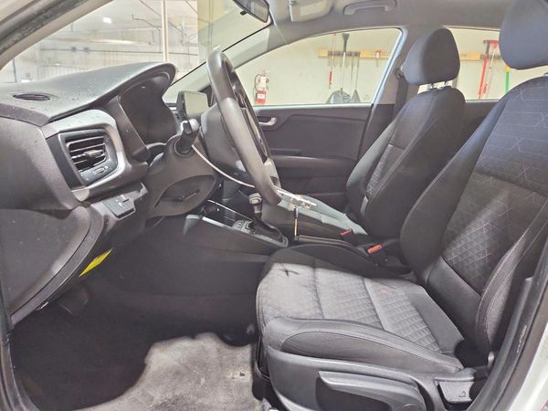 2021 KIA RIO — DENT