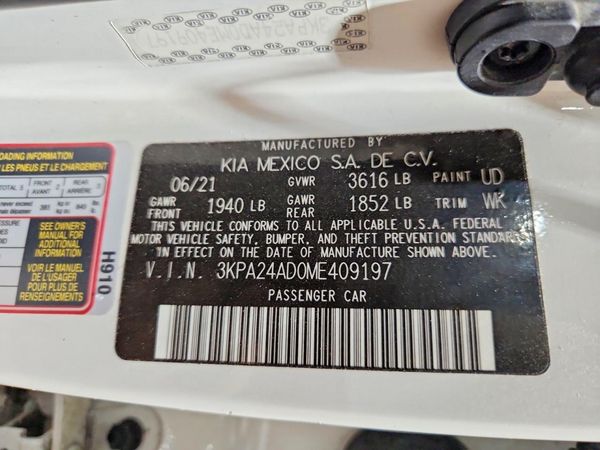 2021 KIA RIO — VINS