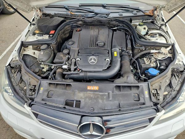 2013 MERCEDES-BENZ C — Engine bay