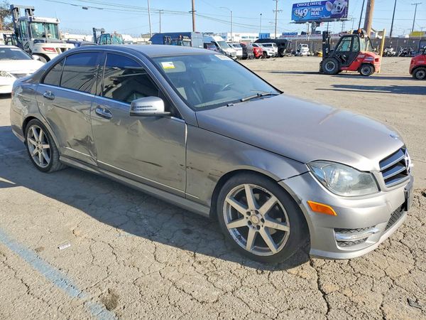2014 MERCEDES-BENZ C C250 — Passenger 3/4