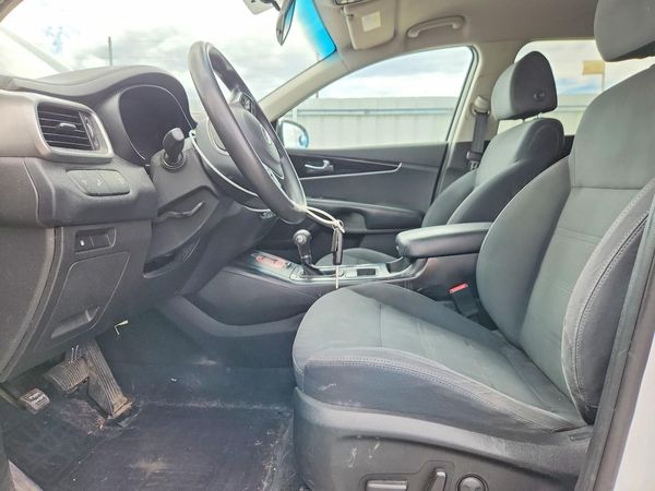 2019 KIA SORENTO L, LX, S — DENT