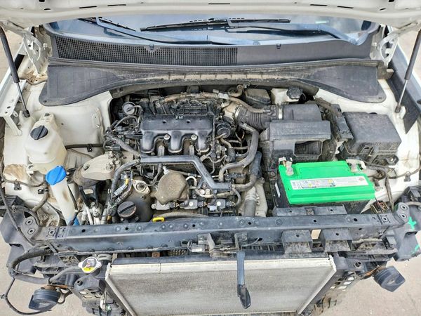 2019 KIA SORENTO L, LX, S — Engine bay