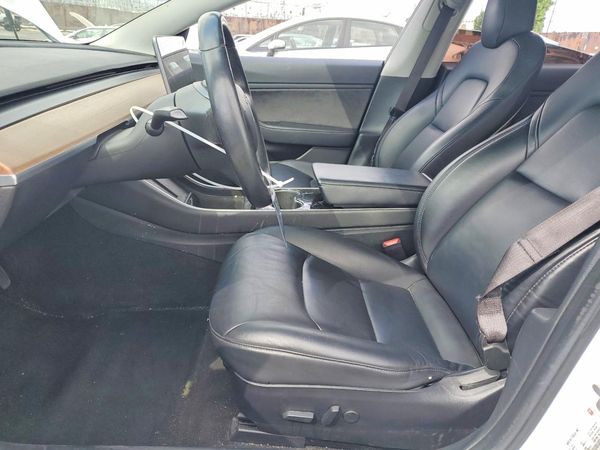 2018 TESLA MODEL 3 — DENT