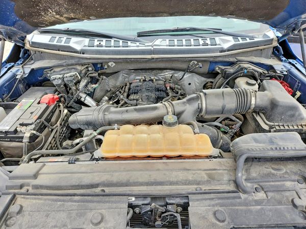 2017 FORD F150 SuperCrew — Engine bay