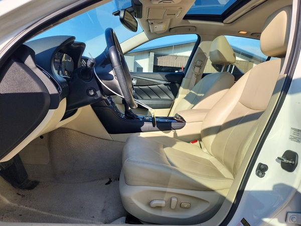 2015 INFINITI Q50 — DENT