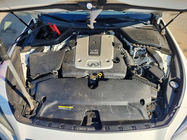 2015 INFINITI Q50 — Engine bay