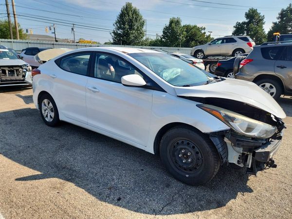 2016 HYUNDAI ELANTRA — Passenger 3/4