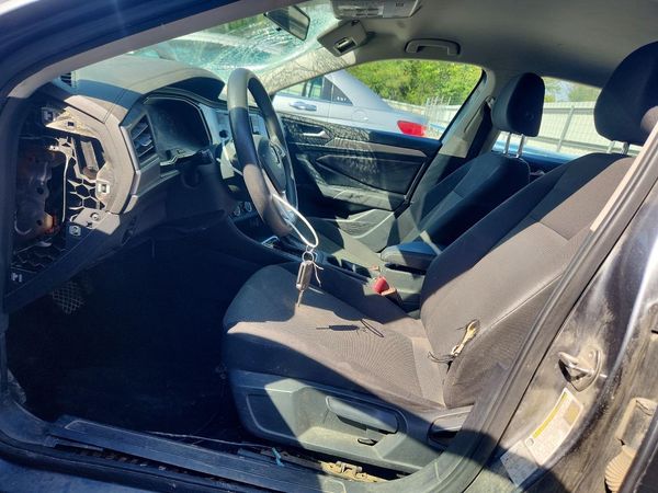 2019 VOLKSWAGEN JETTA S, SE, R-Line — DENT