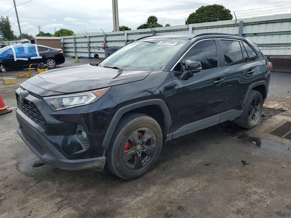 2021 TOYOTA RAV4 — Front 3/4