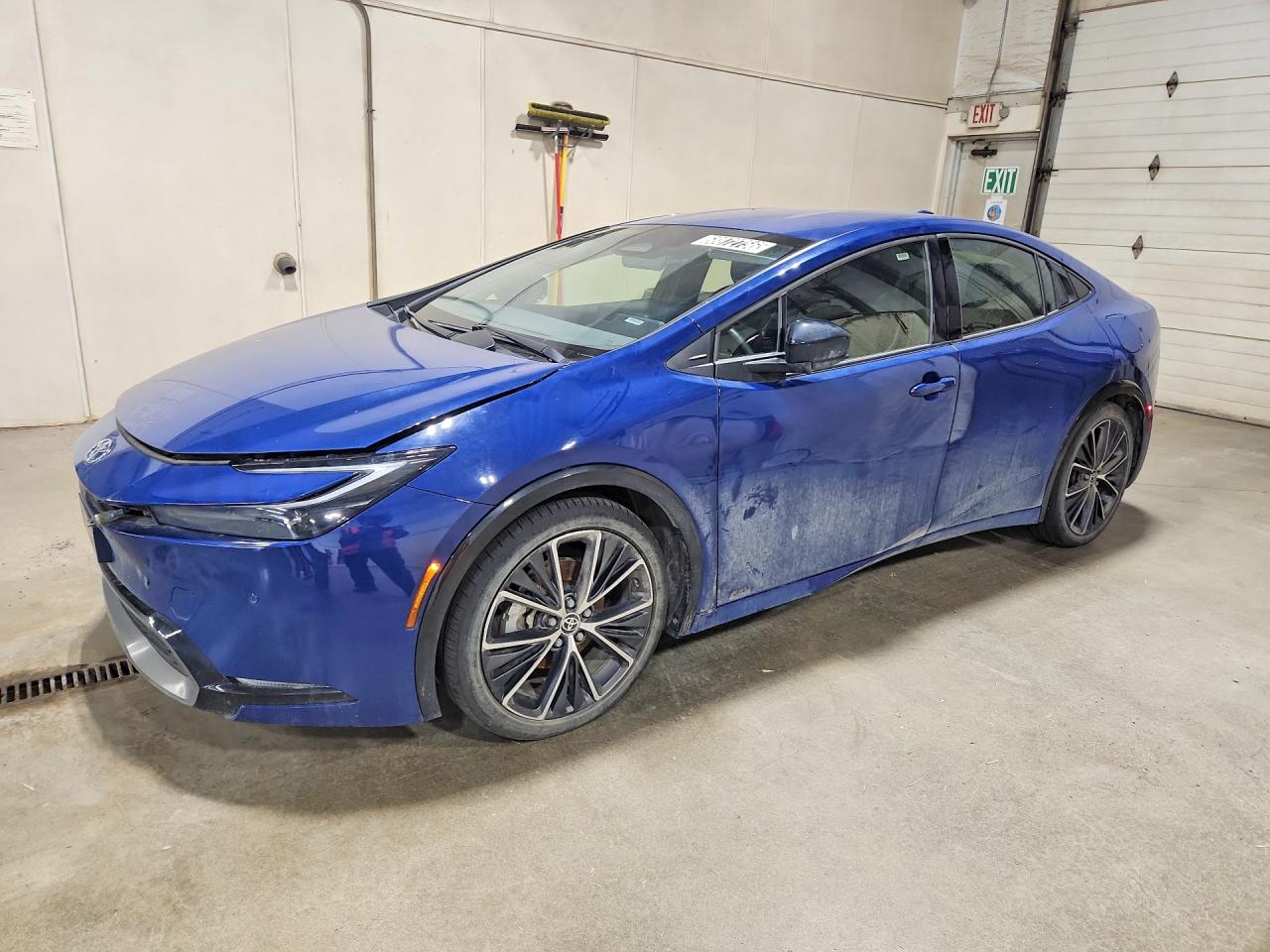2023 TOYOTA PRIUS — Front 3/4