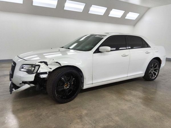 2018 CHRYSLER 300 — DSFA — Front 3/4