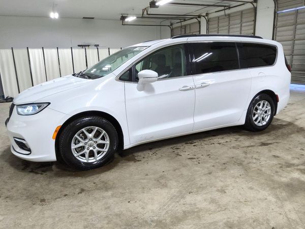 2022 CHRYSLER PACIFICA Touring L — Front 3/4