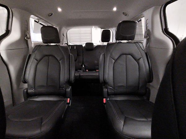 2022 CHRYSLER PACIFICA Touring L — SUVN