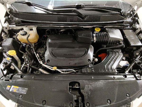 2022 CHRYSLER PACIFICA Touring L — Engine bay