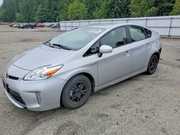 2013 TOYOTA PRIUS — Front 3/4
