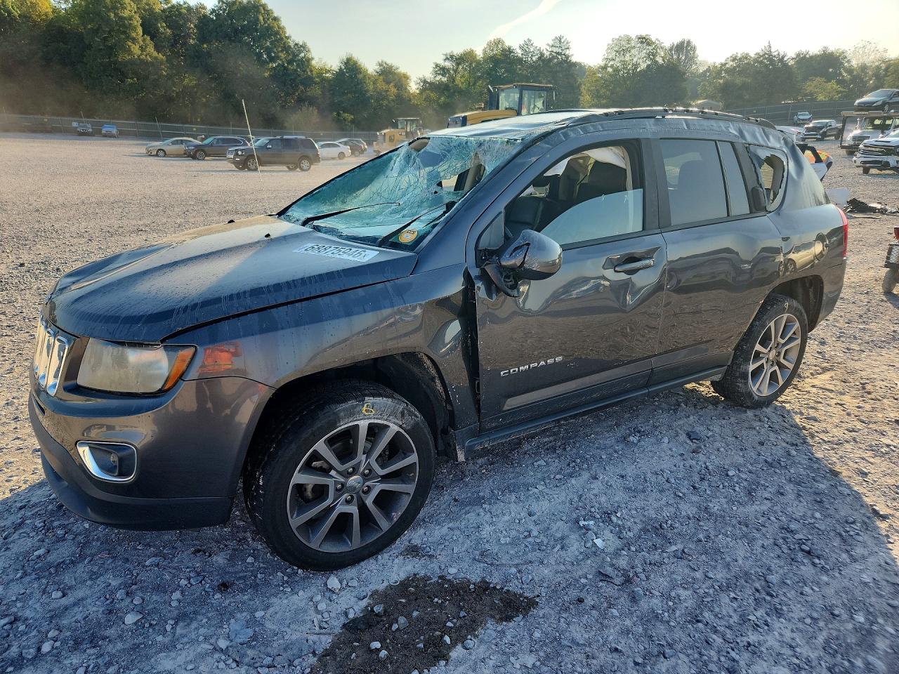 2016 JEEP COMPASS Latitude — Front 3/4