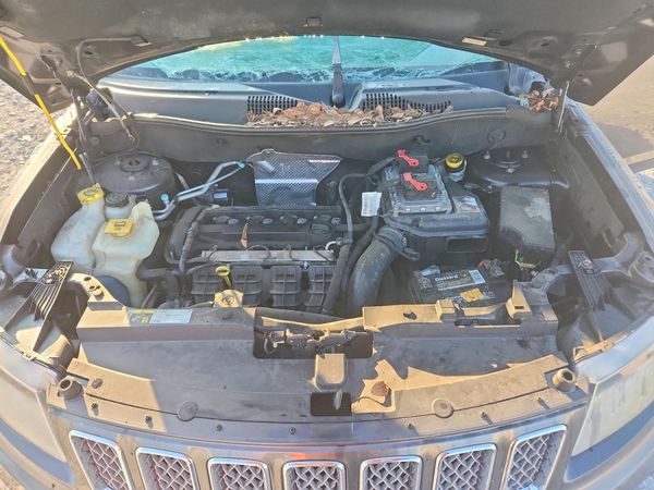 2016 JEEP COMPASS Latitude — Engine bay