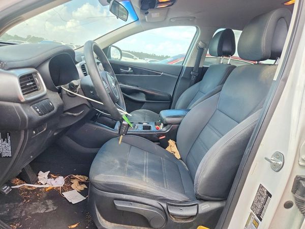 2016 KIA SORENTO — DENT