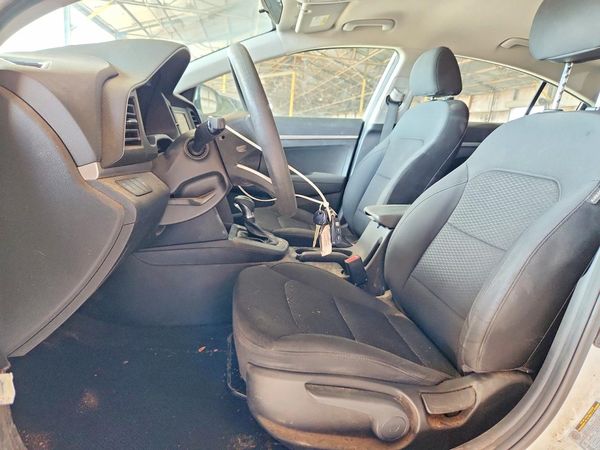 2019 HYUNDAI ELANTRA SE — DENT