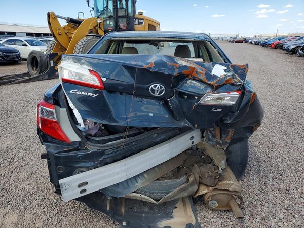 2014 TOYOTA CAMRY