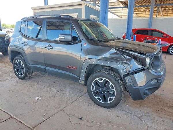 2017 JEEP RENEGADE Trailhawk — Passenger 3/4