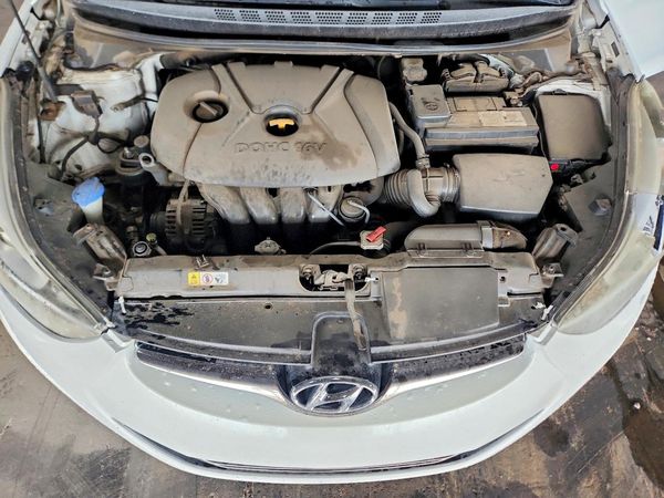 2015 HYUNDAI ELANTRA GLS(Middle) — Engine bay