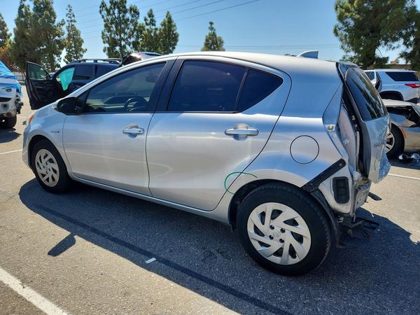 2016 TOYOTA PRIUS