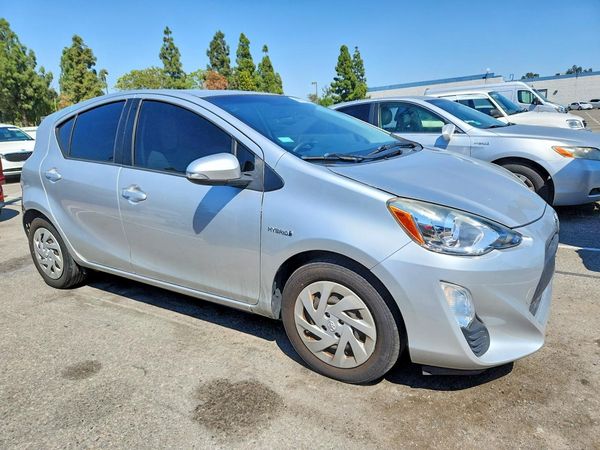 2016 TOYOTA PRIUS