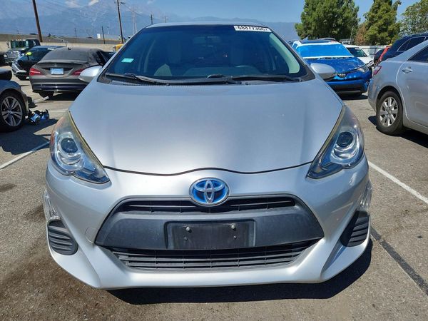 2016 TOYOTA PRIUS