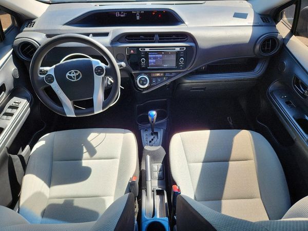 2016 TOYOTA PRIUS