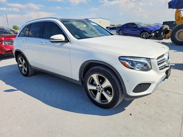 2017 MERCEDES-BENZ GLC — Passenger 3/4