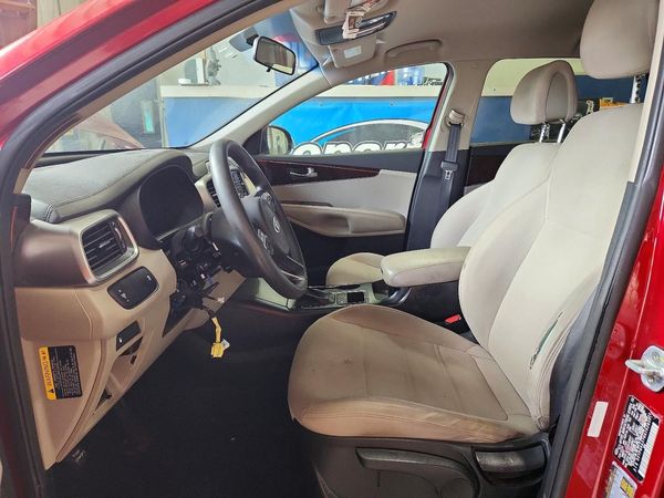 2016 KIA SORENTO — DENT