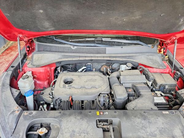 2016 KIA SORENTO — Engine bay