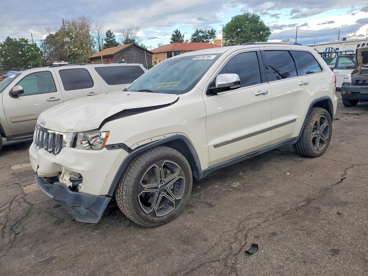 2012 JEEP CHEROKEE Overland — Front 3/4