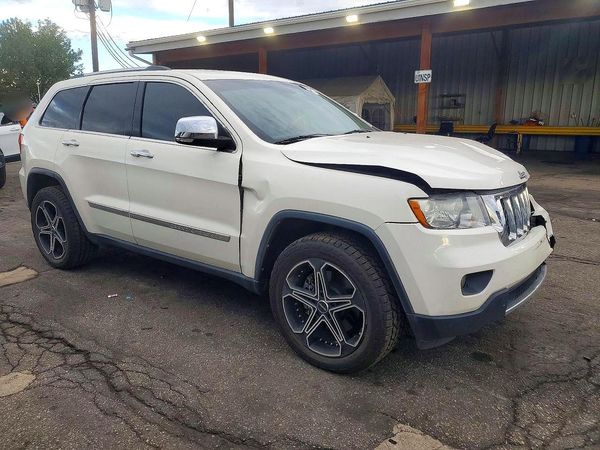 2012 JEEP CHEROKEE Overland — Passenger 3/4