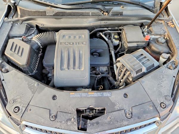 2012 CHEVROLET EQUINOX 1LT — Engine bay