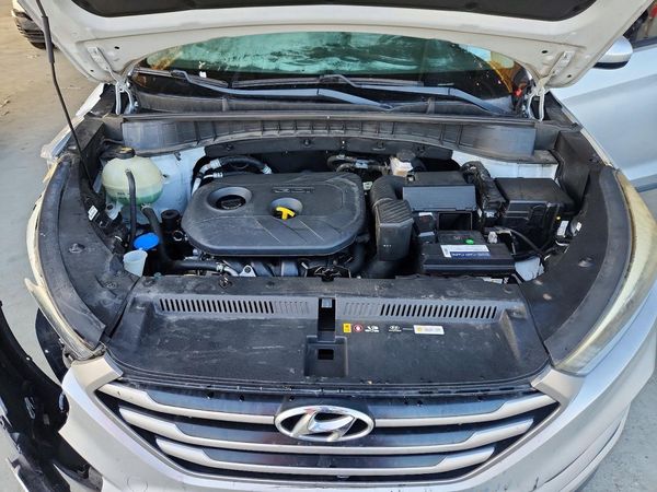 2017 HYUNDAI TUCSON — Engine bay