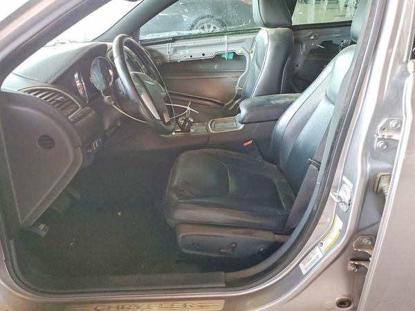 2013 CHRYSLER 300 300C — DENT