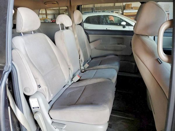 2016 KIA SEDONA LX - Middle-low