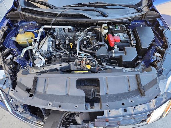 2021 NISSAN ROGUE SV — Engine bay