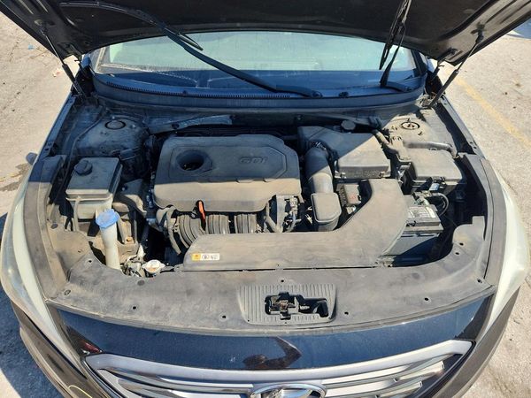 2017 HYUNDAI SONATA — Engine bay