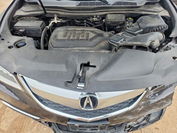 2014 ACURA MDX SH-AWD Tech Ent — Engine bay
