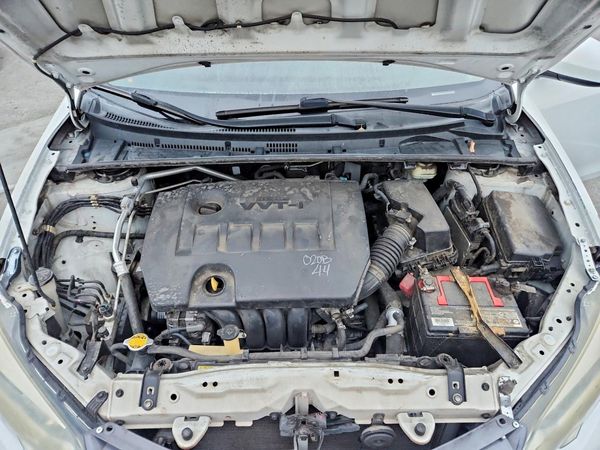 2015 TOYOTA COROLLA L/LE — Engine bay