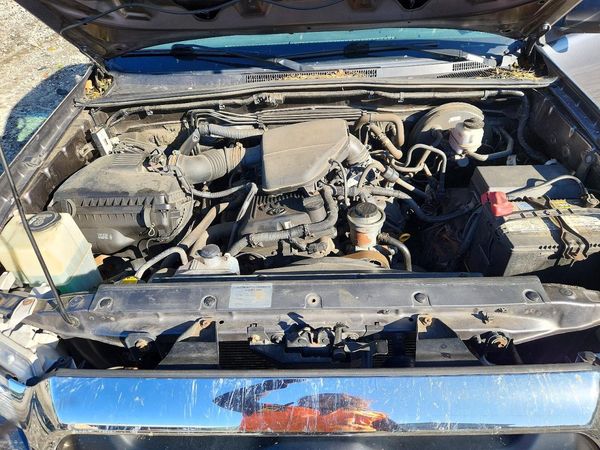 2013 TOYOTA TACOMA Delux — Engine bay