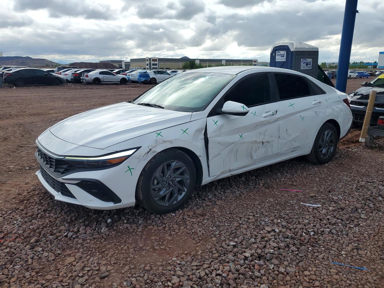 2024 HYUNDAI ELANTRA SEL — Front 3/4