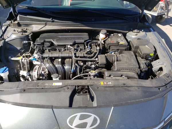 2025 HYUNDAI ELANTRA — Engine bay