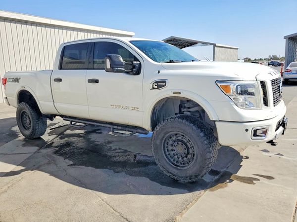 2019 NISSAN TITAN — Passenger 3/4