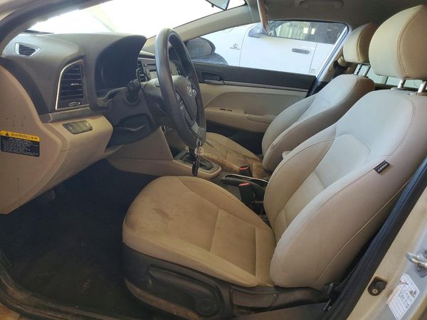 2017 HYUNDAI ELANTRA SE Base — DENT